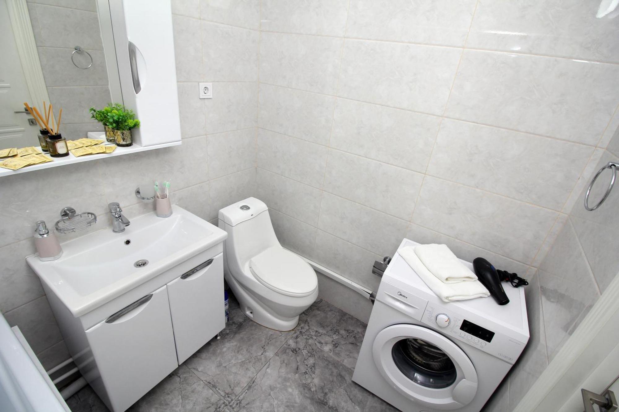 Your Home Away From Home 213 Almaty Esterno foto